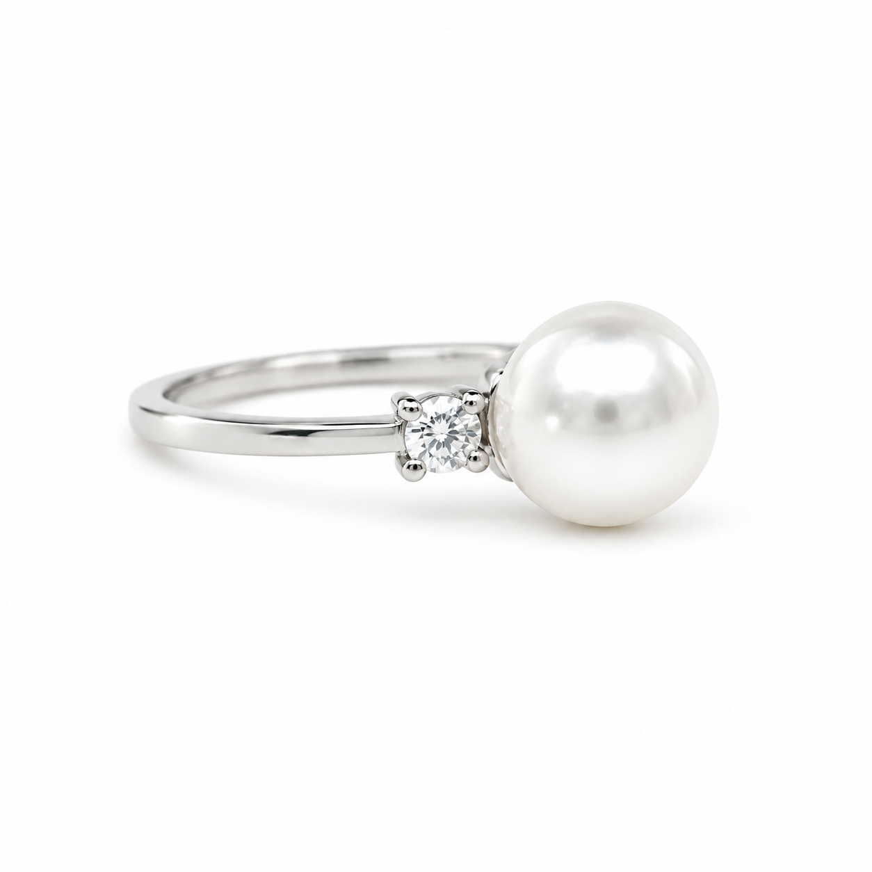 Anello Perla Elegance con Zirconi Bianchi e Finitura Argento