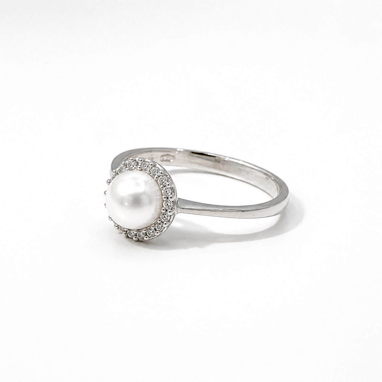 Anello in Oro Bianco 9kt con Perla e Zirconi Bianchi