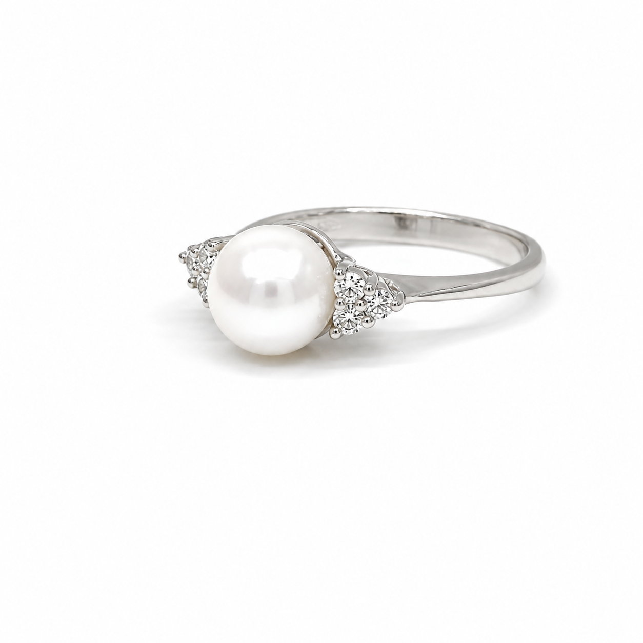 Anello in Oro Bianco 9kt con Perla e Zirconi Bianchi