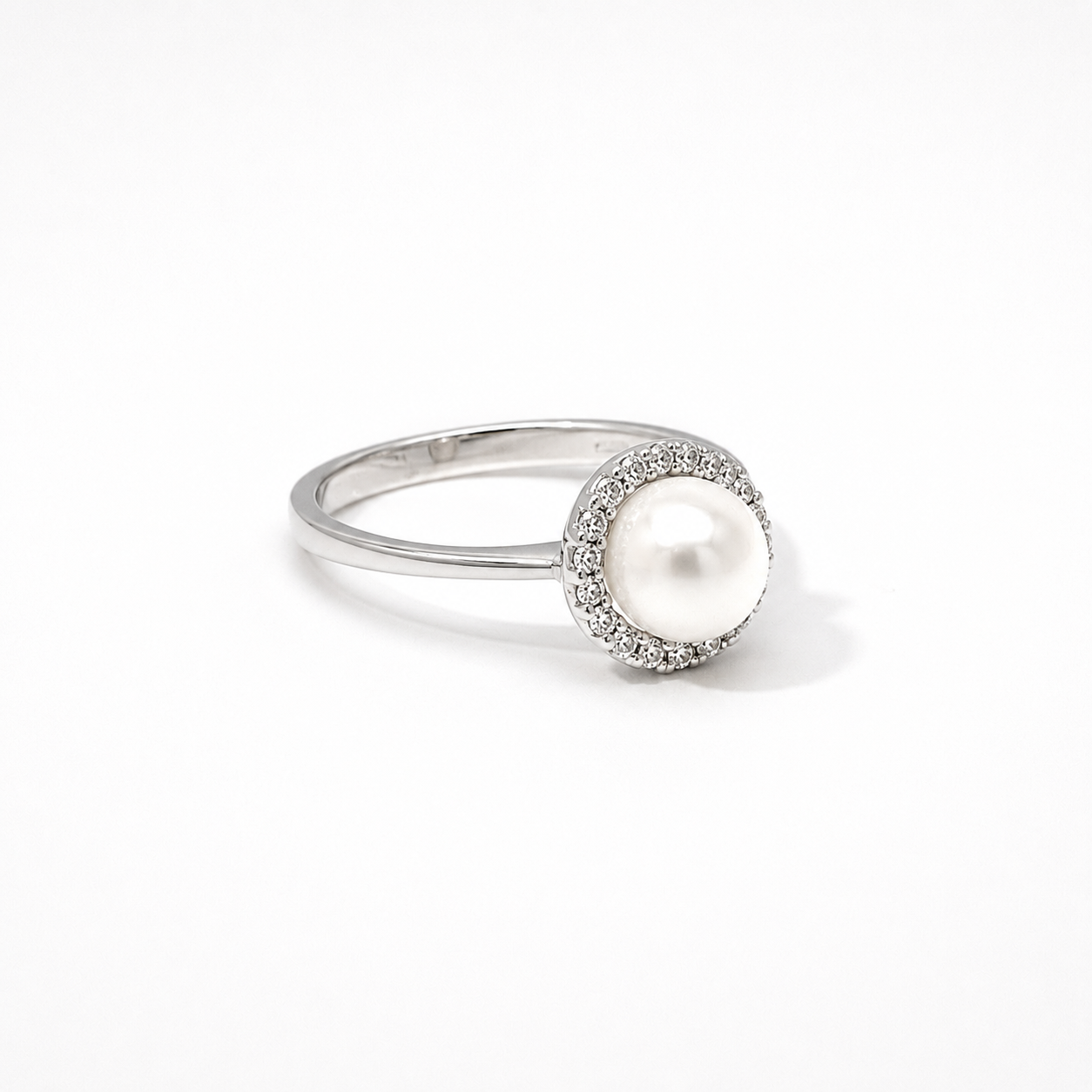 Anello in Oro Bianco 9kt con Perla e Zirconi Bianchi