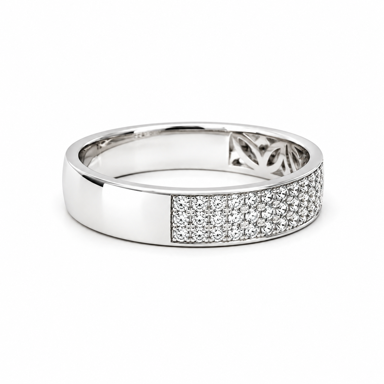 Anello Fascia Pavé di Zirconi Bianchi con Finitura Argento