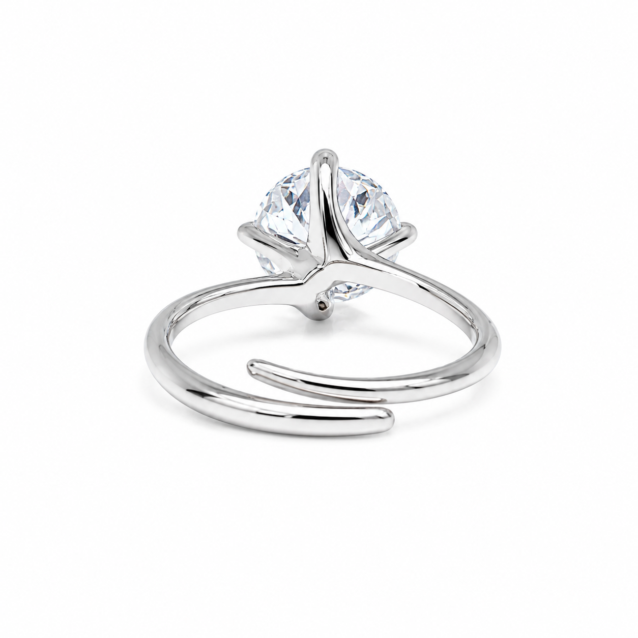 Anello Solitario con Zircone Taglio Brillante e Finitura Argento