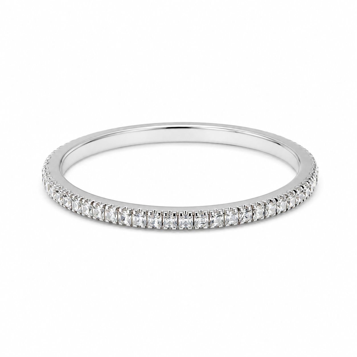 Anello Eternity Sottile in Argento con Zirconi