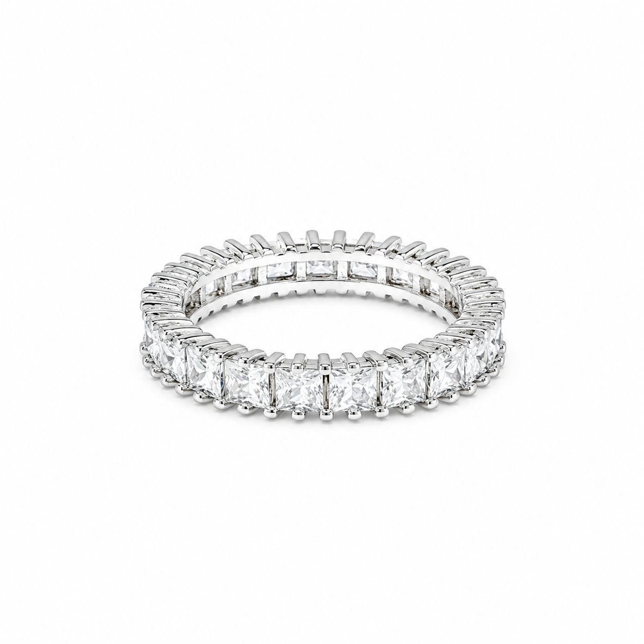 Anello Eternity  con Zirconi Taglio e Finitura Argento